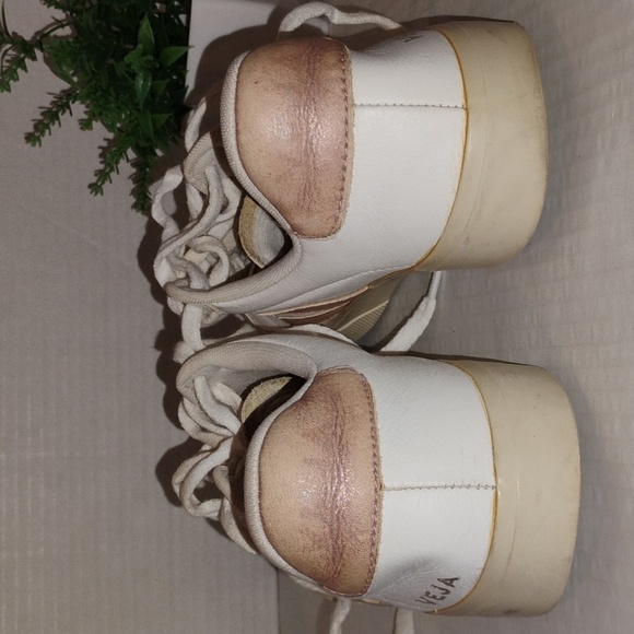 Veja Campo Leather Sneakers. Womens size 9. White & Light Copper in color. - Picture 4 of 13